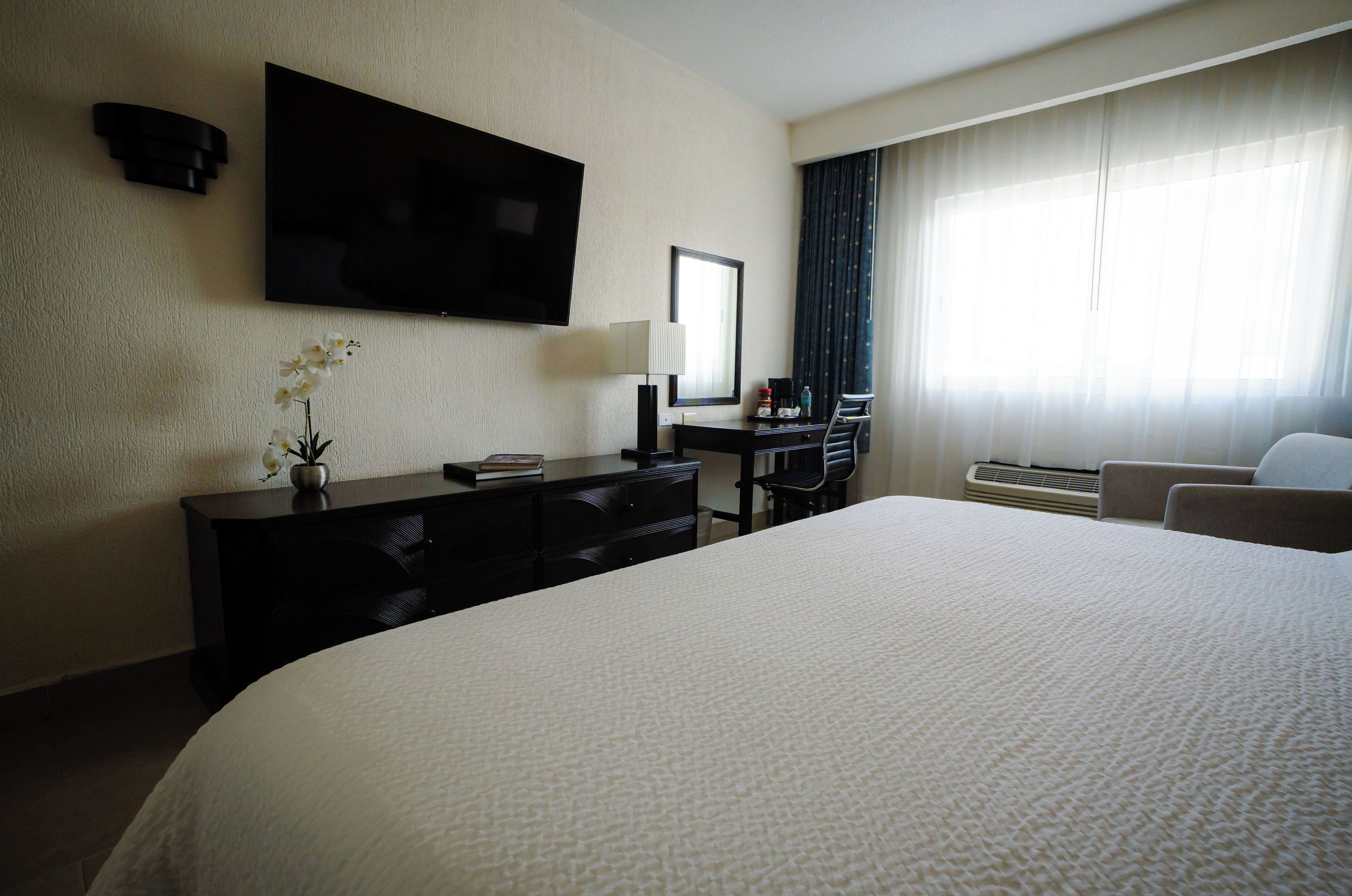 ห้องสแตนดาร์ด, วิวเมือง | เครื่องนอนระดับพรีเมียม, ตู้นิรภัยในห้องพัก, ผ้าม่านกันแสง