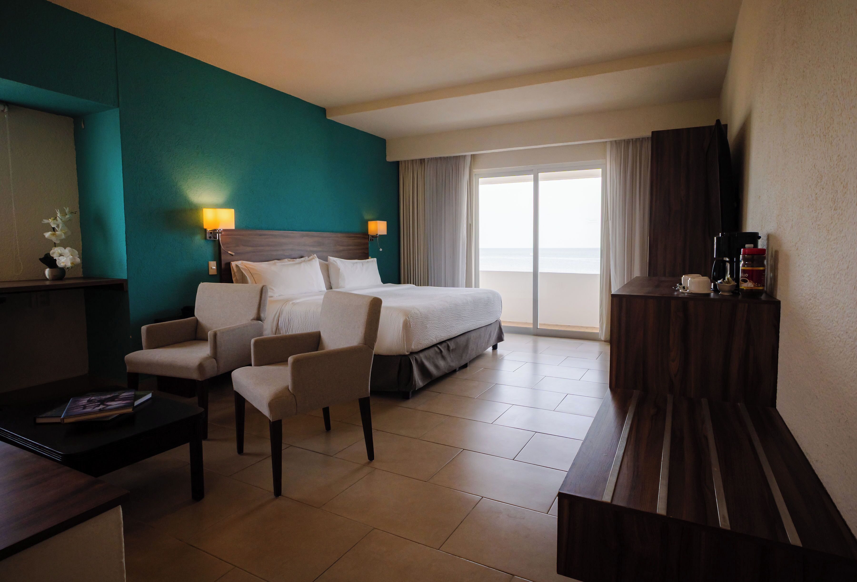 ห้องเอ็กเซกคิวทีฟ, วิวทะเล | เครื่องนอนระดับพรีเมียม, ตู้นิรภัยในห้องพัก, ผ้าม่านกันแสง