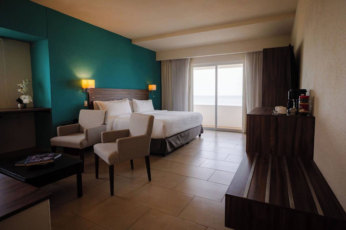 Executive Room, Sea View | Premium bedding, in-room safe, blackout drapes, iron/ironing board