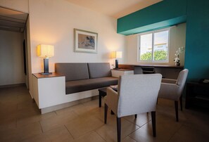 Executive Room, Sea View | Living area