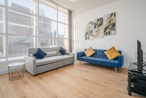 Smart TV, video games - Luxury accommodation- Near Train station and Airport (Luton)