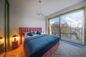 2 bedrooms, in-room safe, free WiFi, bed sheets - Luxury Suite Apartment with River View (Wrocław)