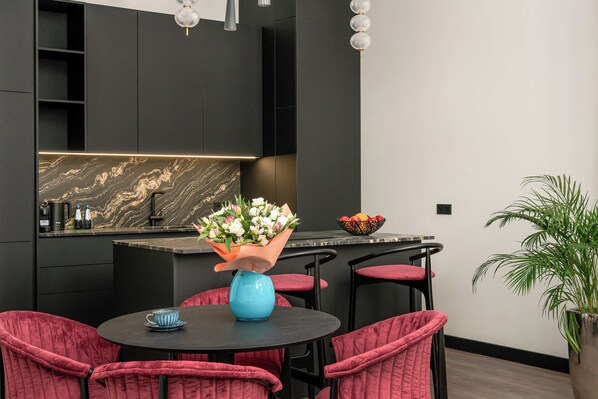 Dining - Suite Apartment with City View (Wrocław)