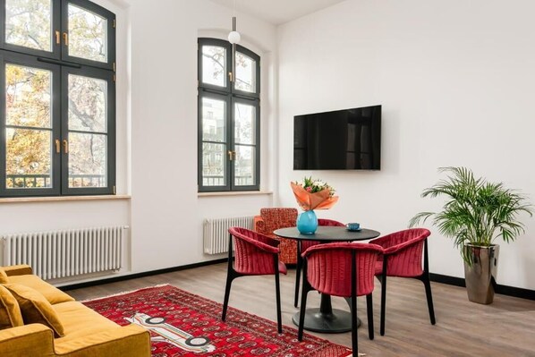 Dining - Suite Apartment with City View (Wrocław)