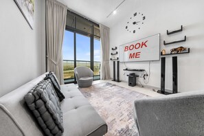 Apartment | 1 bedroom, Internet - Wadi Al Safa Sleeps 3 Close to Worlds of Adventure (Dubai)