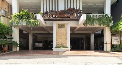 Cozy 1BR condo with hardwood floors and rooftop sunset garden in Phnom Penh