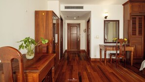 Unclassified image, 2 of 16, button - Cozy 1BR condo with hardwood floors and rooftop sunset garden in Phnom Penh (Phnom Penh)