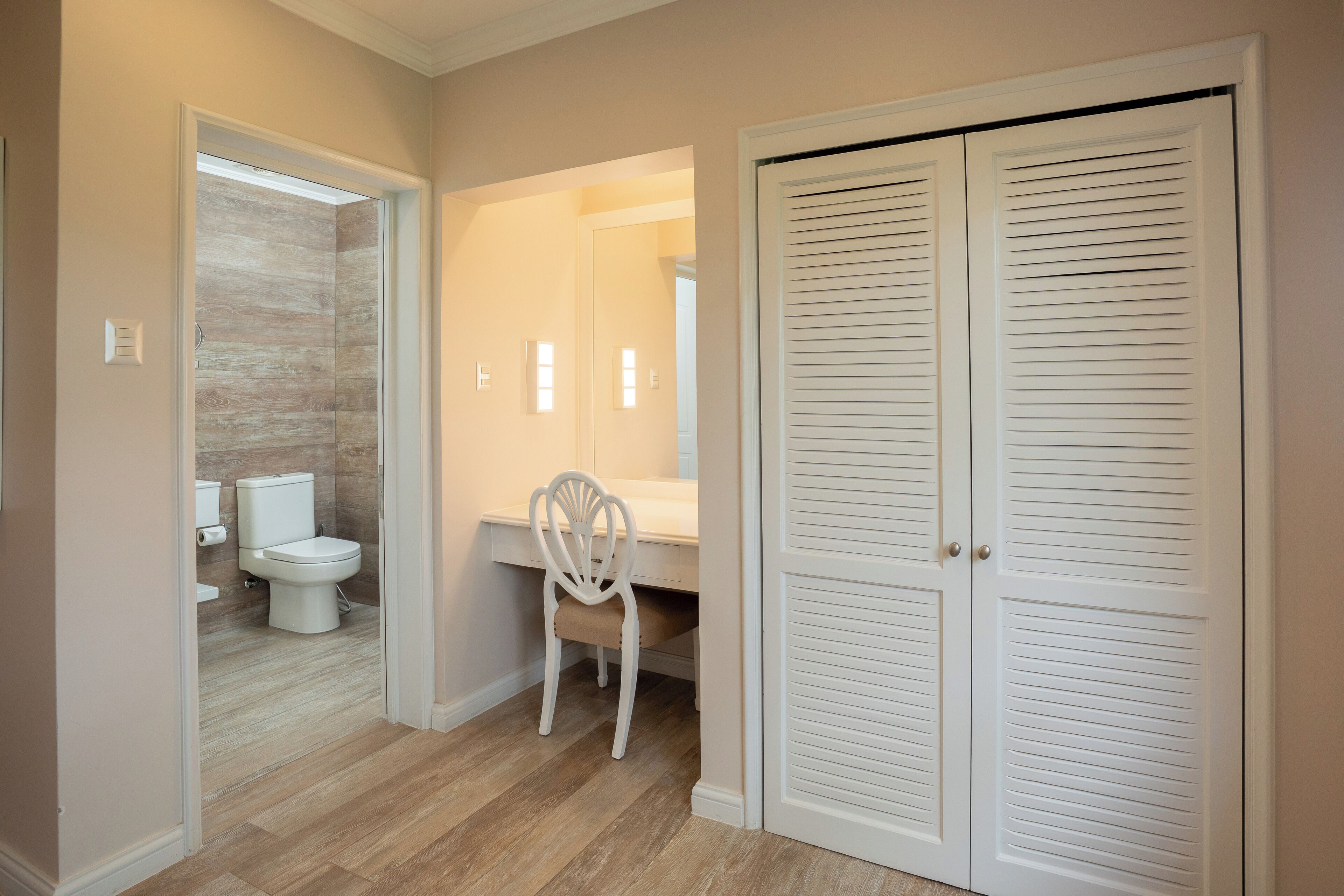 Caja de seguridad en la habitación, escritorio y wifi gratis 