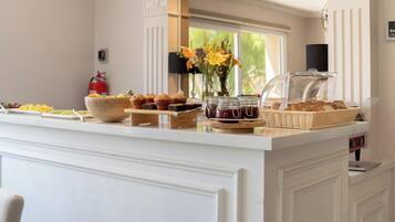 Free daily buffet breakfast