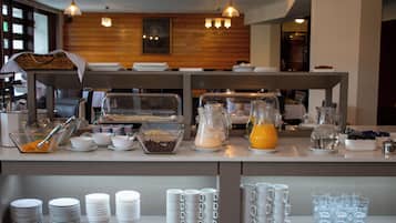 Desayuno continental gratuito y diario