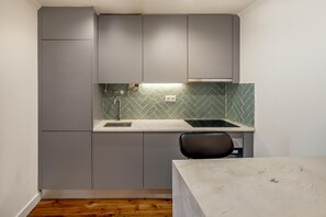 Apartment | Private kitchen - Bairro Alto Garden With A View by Homing (Lisbon)