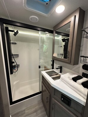 Shower, hair dryer, towels, soap - Visit Cumberland Falls, see the Moonbow and enjoy Corbin's luxury RV campground. (Corbin)