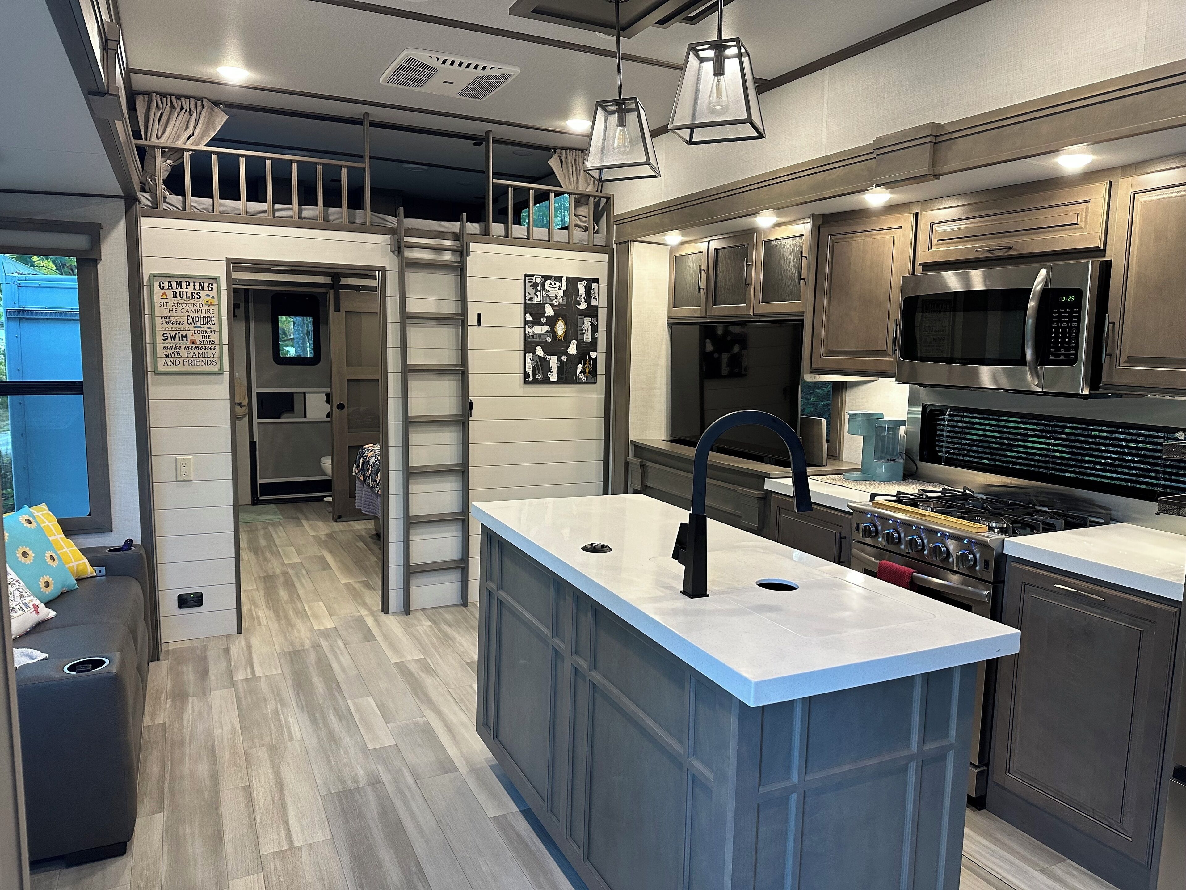 ثلاجة، ميكروويف، فرن، موقد طهي مسطح