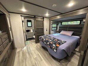 2 makuuhuonetta, vuodevaatteet