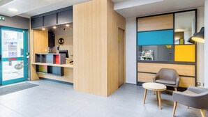 Lobby - B B Hotel Tours Centre Commercial La Petite Arche Hotel (Tours)