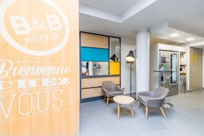 Lobby - B B Hotel Tours Centre Commercial LA Petite Arche Hotel (Tours)