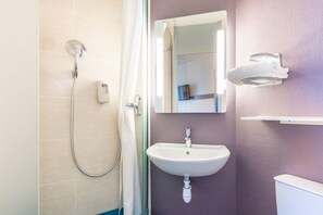 Bathroom - B B Hotel Tours Centre Commercial LA Petite Arche Hotel (Tours)