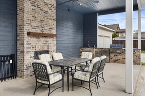 تناول الطعام بالخارج