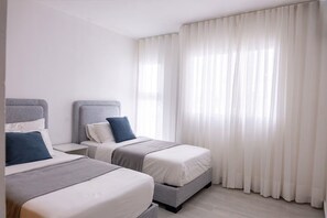 3 chambres, fer et planche à repasser, Wi-Fi, draps fournis