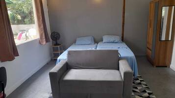 Strykjärn/strykbräda, wi-fi och sängkläder