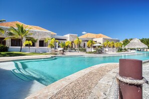 Outdoor pool - Comfy Studio in Cap Cana with Balcony, Pool Access & Beach Nearby (Punta Cana)