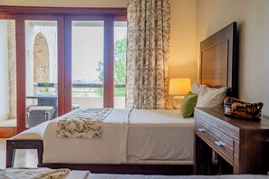 1 chambre, coffres-forts dans les chambres, fer et planche à repasser