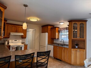 Mikroaaltouuni, uuni, liesi, astianpesukone