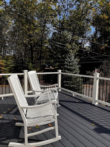 “Between the Bays Getaway” — Hot Tub, Firepit & Fun in Laconia!