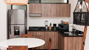 Cafeteira/chaleira, mesas de jantar