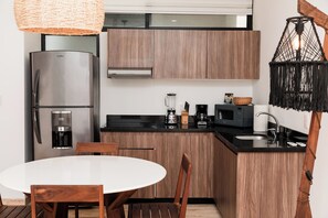 Coffee/tea maker, dining tables