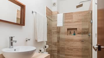 Appartamento Deluxe, 2 camere da letto, patio, vista città | Bagno