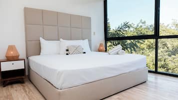 Deluxe Apartment, 2 Bedrooms, Patio, City View | Free WiFi