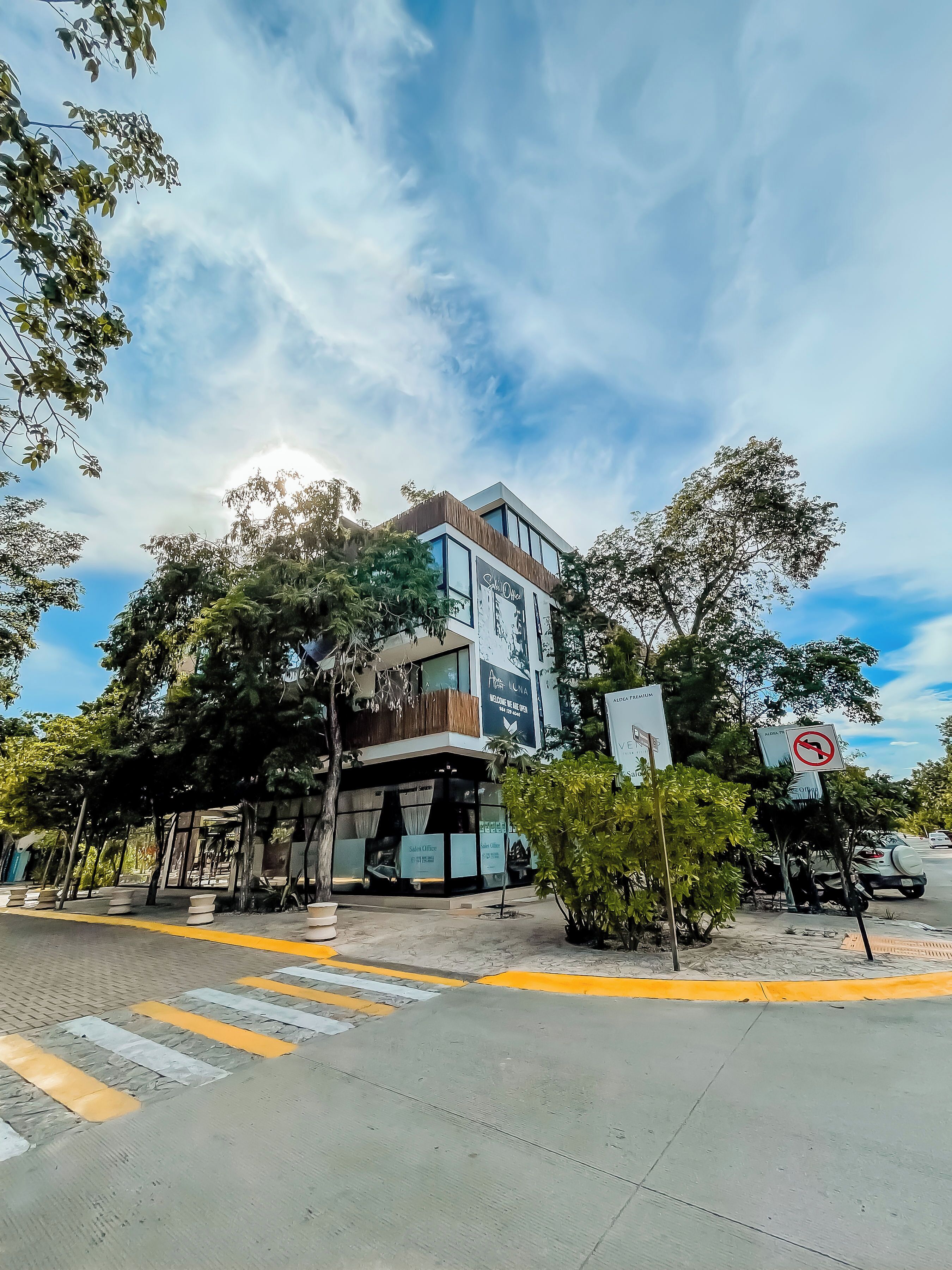 Vista frontal de la propiedad