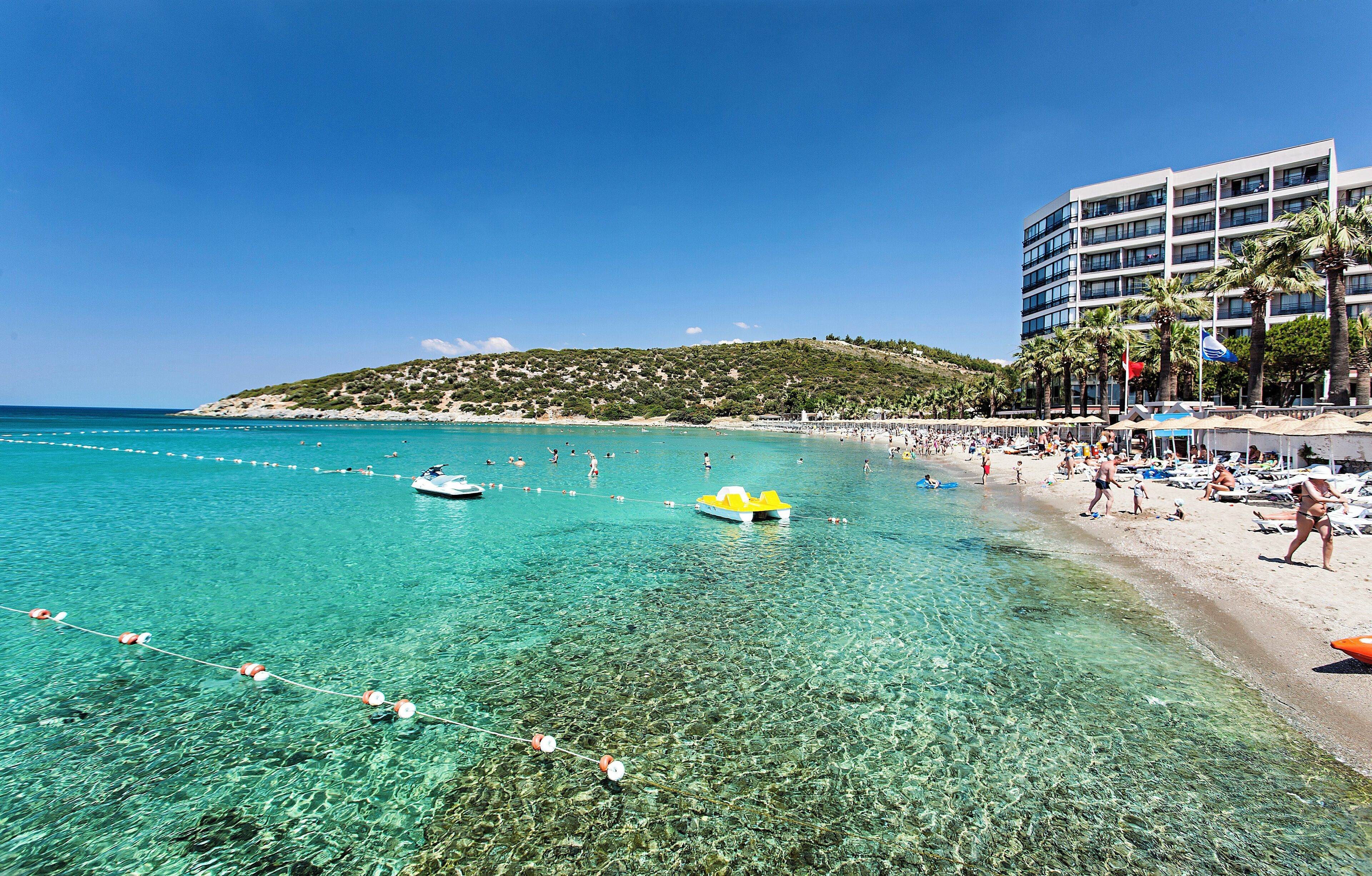 Plongée sous-marine, ski nautique, beach-volley, canoë