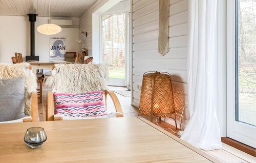 Lovely home in Ebeltoft with WiFi
