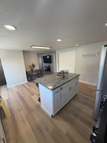 Lehi getaway w/hot tub, pickleball, fire pit & game room near Silicon Slopes