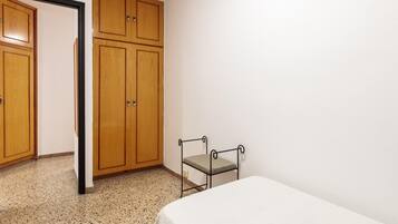 3 dormitoris, planxa i posts de planxar, Internet i roba de llit