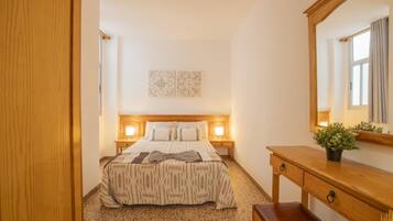 3 slaapkamers, een strijkplank/strijkijzer, internet, beddengoed