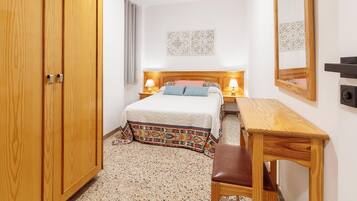 3 dormitorios, tabla de planchar con plancha, Internet y ropa de cama