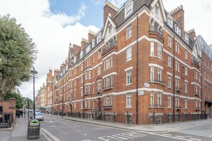 Exterior - SeldfrigesSelfridges (London)