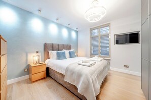 3 bedrooms, iron/ironing board, WiFi, bed sheets