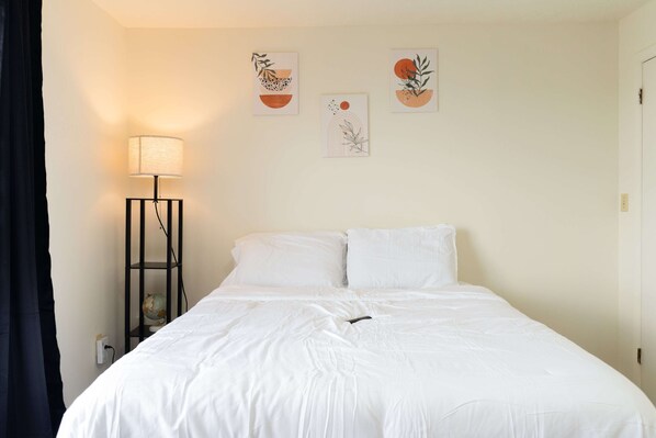 2 bedrooms, iron/ironing board, WiFi, bed sheets