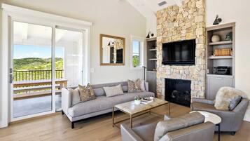 House (6 Bedrooms) | Interior