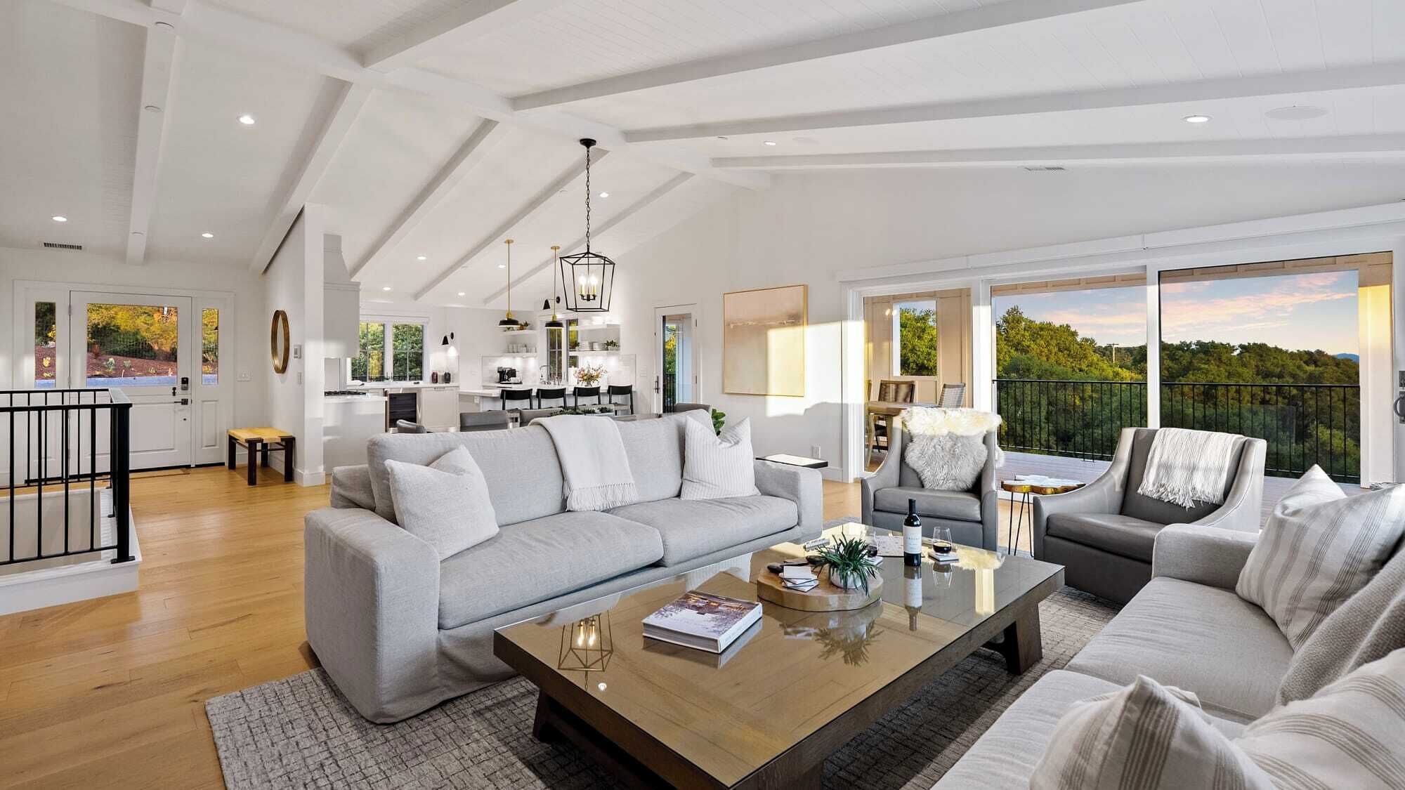 House (6 Bedrooms) | Interior