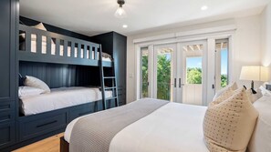 House (6 Bedrooms) | Interior