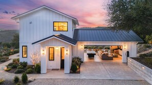 House (6 Bedrooms) | Interior - Vineyard Views w/ Pool & Game Room Near Trails, Wineries Beginnings Ranch & Vineyard by Avantstay (Paso Robles)