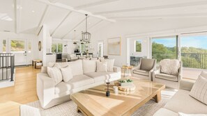 House (6 Bedrooms) | Interior