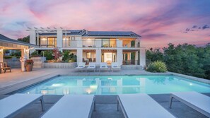 House (6 Bedrooms) | Interior