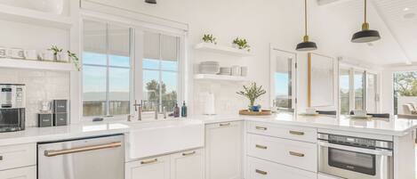 House (6 Bedrooms) | Interior