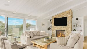 House (6 Bedrooms) | Interior